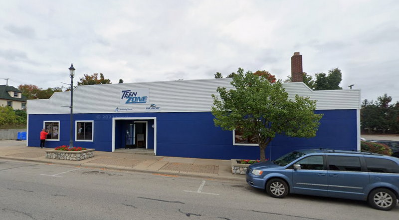 Gemini Lanes (Teen Zone, East Jordan Recreation, The Zone Sports Lounge) - Street View As Teen Zone (newer photo)